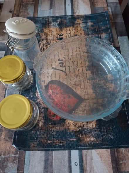 Photo of free Storage jars and dishes (Mereoak Park RG2) #1