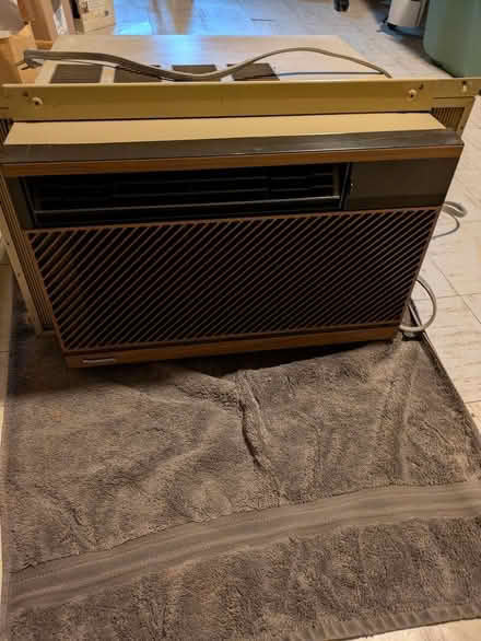 Photo of free Window AC (Teaneck) #1