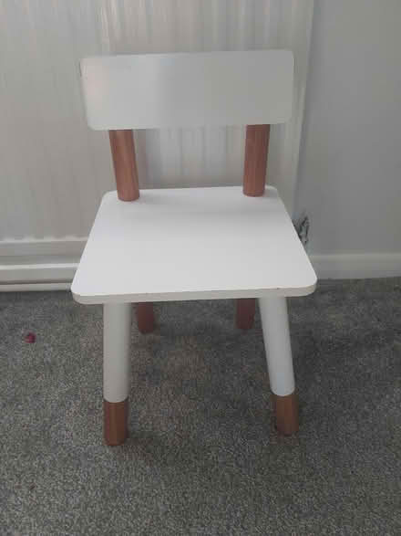 Photo of free Kids table and chair (Little ridge avenue TN37) #4