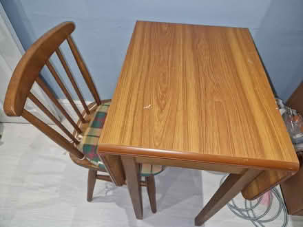 Photo of free Extendable table and 2 chairs (Round Hill BN2) #2