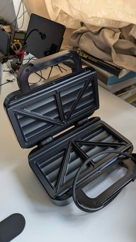 Photo of free 2 portions breville toastie maker (homerton E9) #2