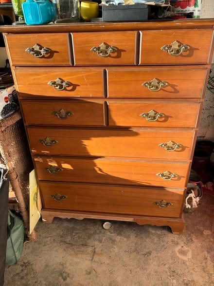 Photo of free bureau (Trumbull) #1