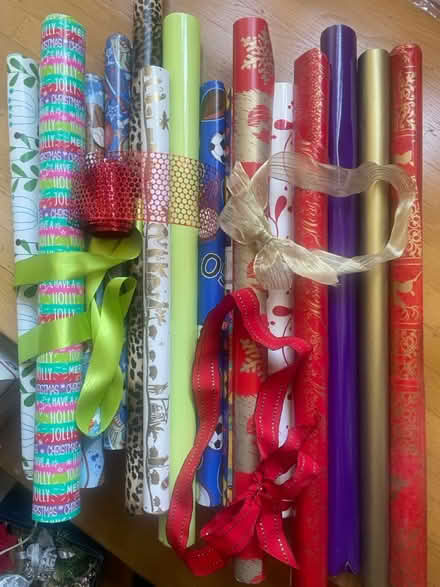 Photo of free Gift wrapping supplies (Laurelhurst, 1 mi s of uvill.) #2