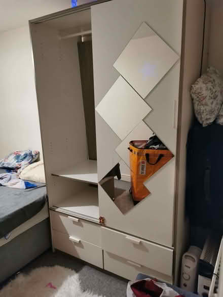 Photo of free Sliding Doors wardrobe (Bracknell) #1