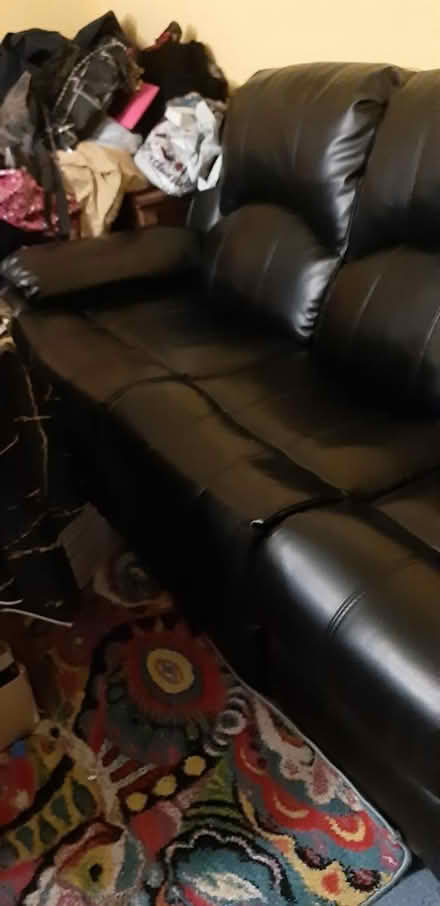 Photo of free 3 seater settee, leg recliner (Stamford Hill) #3