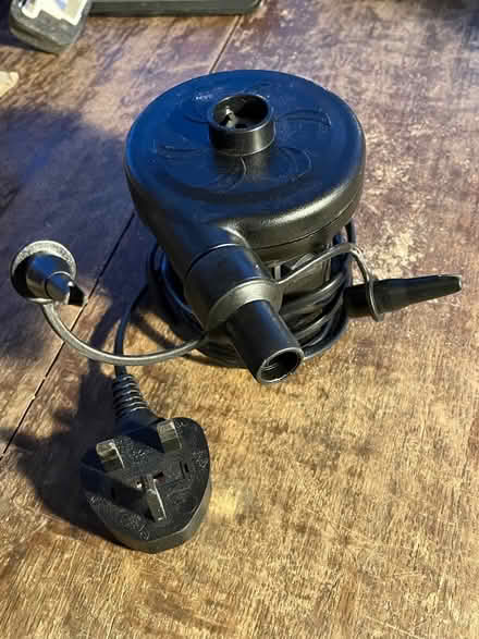 Photo of free Pump for a blow-up mattress (Fairfield LA1) #1