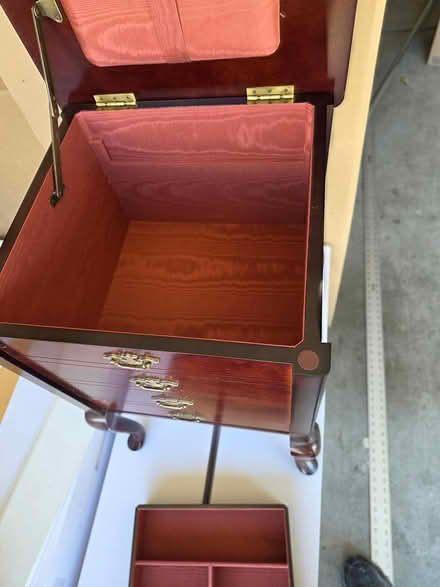 Photo of free Small jewelry case (Newark) #2