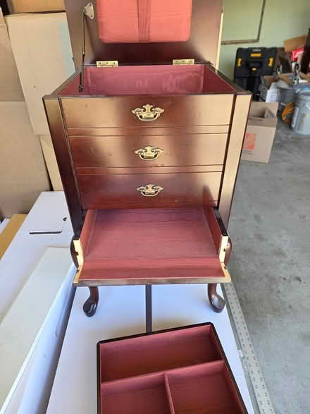 Photo of free Small jewelry case (Newark) #3