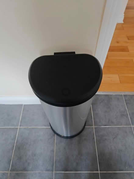 Photo of free Bin with lid (Surrey Quays SE8) #2