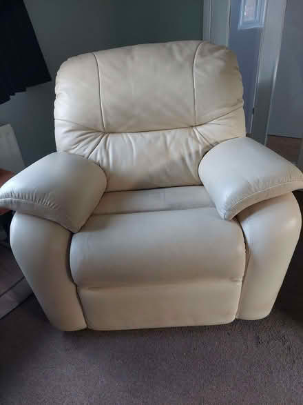 Photo of free 2 seater recliner sofa and electric recliner armchair (Fleet Meadow OX11) #1