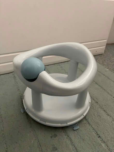 Photo of free Child bath seat (LE19 Enderby) #1