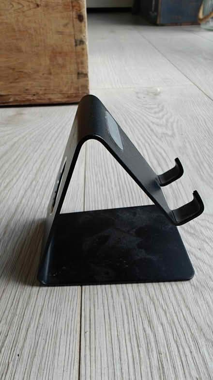 Photo of free Metal Mobile Phone Stand (Carbis Bay TR26) #1