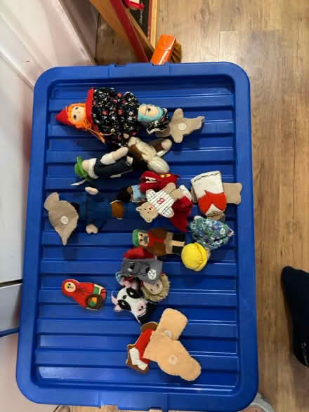 Photo of free puppet theatre and finger puppets (orpington BR6) #1