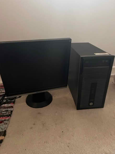 Photo of free PC and monitor (HP22 Wendover) #1