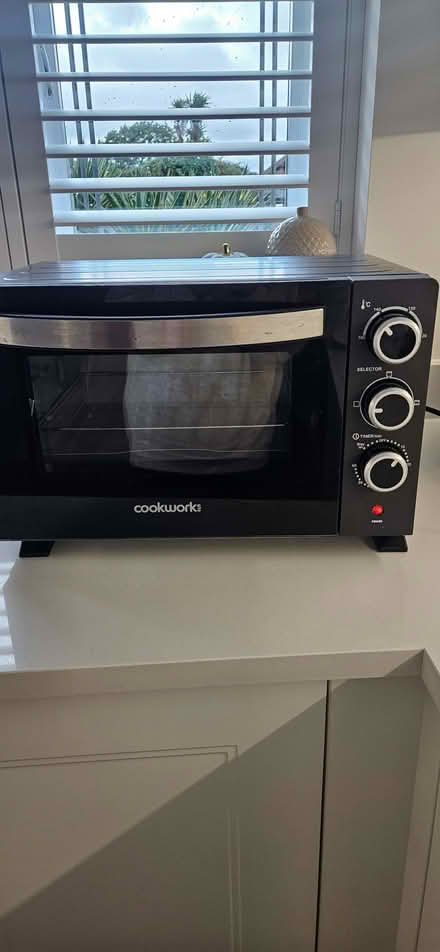 Photo of free Small oven (South Benfleet SS7) #1
