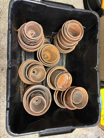 Photo of free small terracotta pots (Wokingham RG40) #1