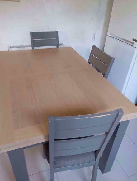 Photo of free Dining table, extendable with 4 chairs (Martlesham Heath IP5) #1