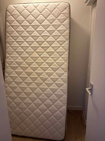 Photo of free Single mattress (Earl’s Court SW5) #1