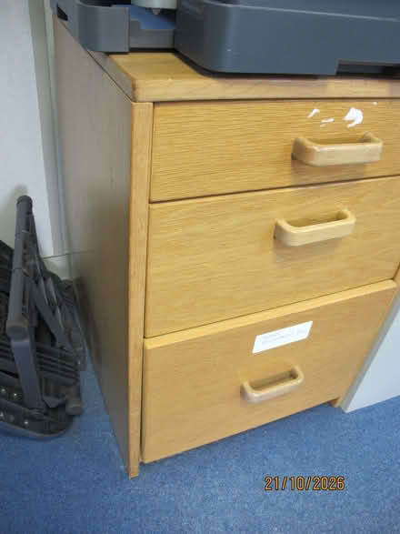 Photo of free office bits, screens/ dividers, drawer units , table desk (Eastbourne BN21) #2