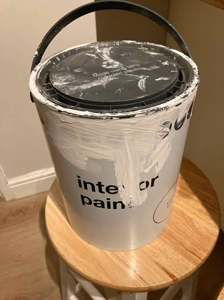 Photo of free White paint (Thorney Leys OX28) #1