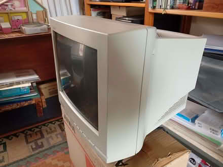 Photo of free Computer Monitor Screen (Dorchester DT1) #2