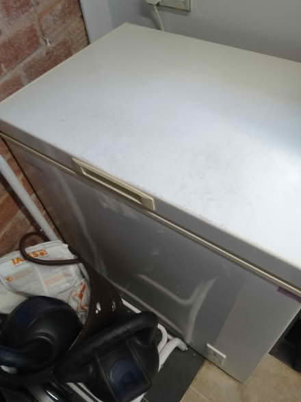 Photo of free Chest freezer (Leominster HR6 LEOMINSTER) #1