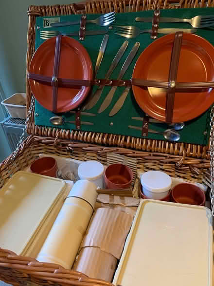 Photo of free Vintage picnic basket (Spencer Walk CT11) #2