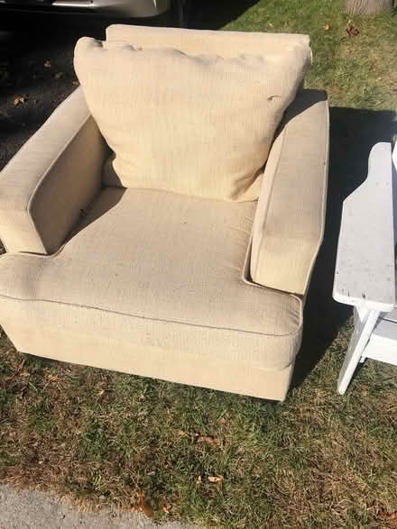 Photo of free Clean comfortable arm chair (Barrhaven West) #1