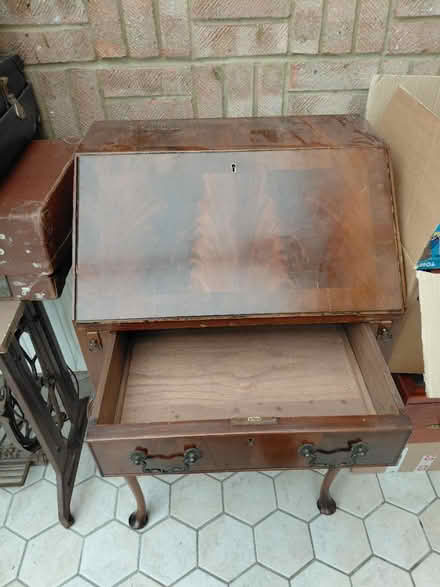 Photo of free Small writting desk (Hollington TN38 9LD) #3
