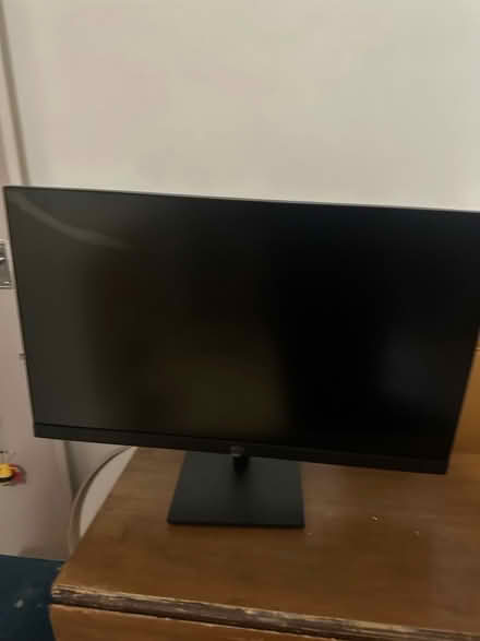 Photo of free 4 x monitors (cracked screen) (walthamstow, E17) #2