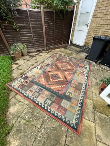 Photo of free Large patterned rug (Kersey IP7) #1