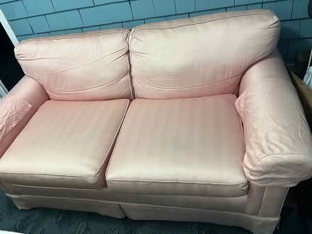 Photo of free Pink loveseat (West Oakland near 980 Freeway) #1