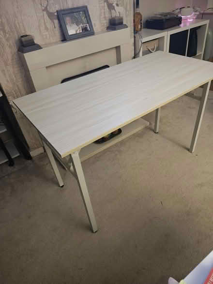 Photo of free Desk (CW28RJ) #1