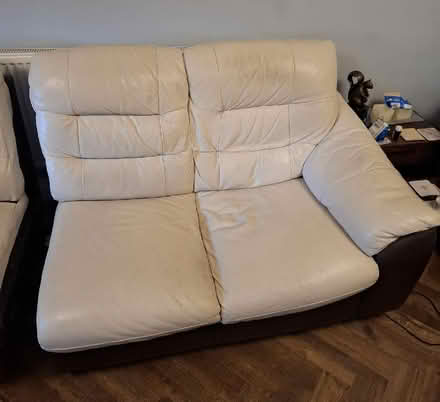 Photo of free L-shape sofa and snuggle chair (Hockley SS5) #4