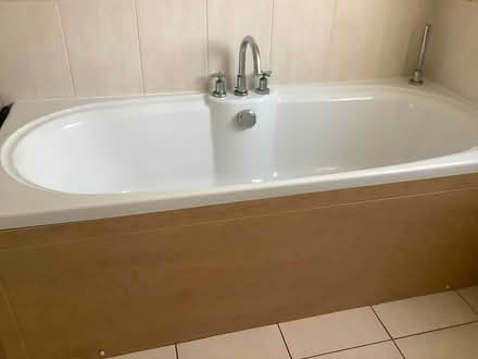 Photo of free Bathroom suite (Southend SS1) #2