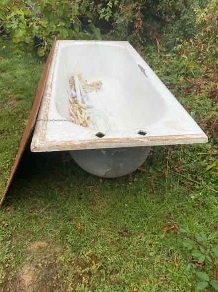 Photo of free Cast Iron Bathtub (Worcester Park KT4) #1