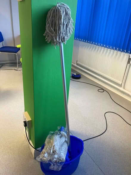 Photo of free Mop, bucket and 3 brand new, unopened replacement mop heads (Eastbourne BN21) #2