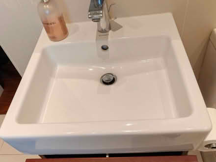 Photo of free Sink with under-sink vanity (Chiswick W4) #2