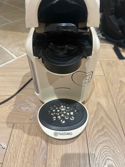 Photo of free Coffee machine with 4 pods (West Ealing) #3
