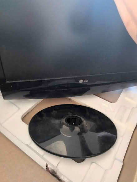 Photo of free lg tv (Honor oak SE23) #4