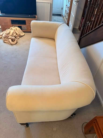Photo of free Victorian sofa (Gu168tf) #1