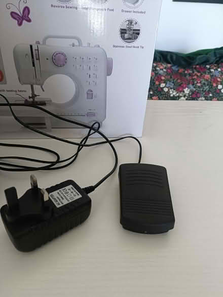 Photo of free Mini sewing machine,might be broken (Redhill RH1) #3
