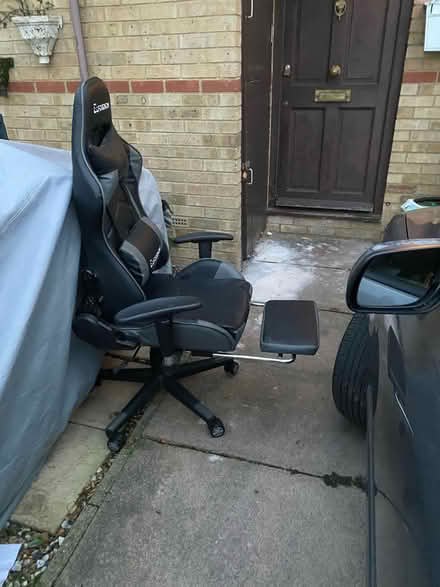 Photo of free Elfordson gaming chair (Penge, SE20.) #1