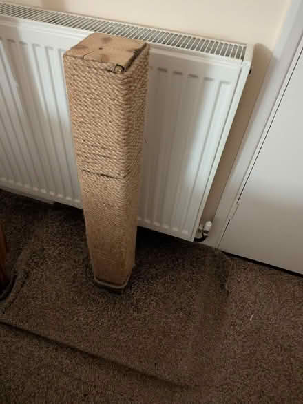 Photo of free Large cat scratch post (Linslade LU7) #1