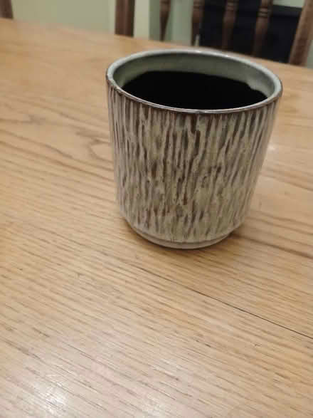 Photo of free Ceramic plant pot (Bilton HG1) #1