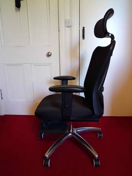 Photo of free Black office chair with retractable footrest (Bonnington EH6) #4