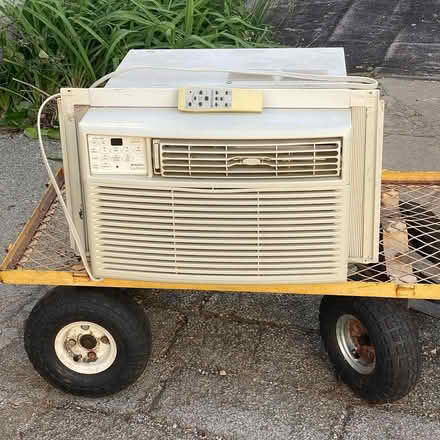 Photo of free working air conditioner with remote (Ann Arbor near Hillside Terr.) #1