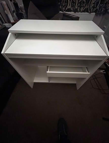 Photo of free White Desk/Computer Table (Chingford E4) #1