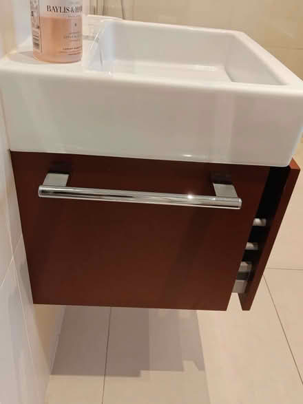 Photo of free Sink with under-sink vanity (Chiswick W4) #4