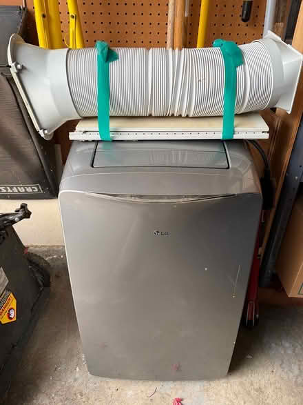 Photo of free LG Air Conditioner/Heater portable (San Carlos-El Camino near Hull) #3